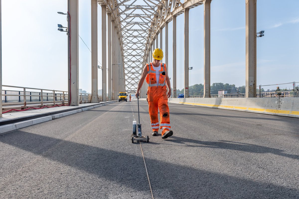 Op donderdag 6 juli 2023 organiseert Rijkswaterstaat een bijeenkomst waarin we laten zien hoe we sectorbreed werken aan klimaatneutrale en circulaire wegverharding. Lees meer en meld je aan! 👉bit.ly/3Pk1NjJ