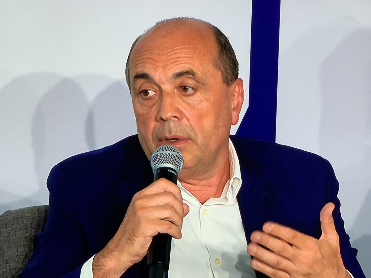 LaLettrePro's tweet photo. Aux #AssisesDeLaRadio, Hervé Beroud (Altice Média) : "Qui écoutent  aujourd'hui la radio en DAB+ ? Pas grand monde (autour de 4%). Fonçons vers le DAB+ mais il reste un travail colossal pour y parvenir. Pour le faire connaître, nous avons besoin d’aides"... https://t.co/P1XqB4Fqhl