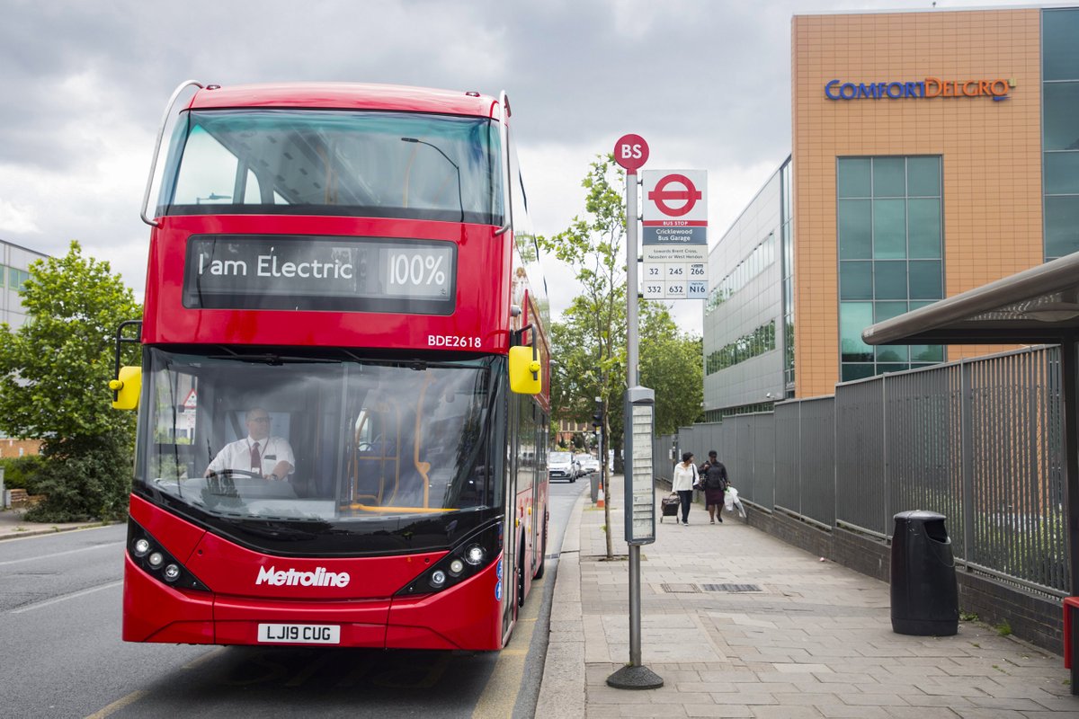 #London #Bus 2023 update now available.
Battery Electric Buses up from 837 in 2022 to 949 in 2023
#Hydrogen down from 22 in 2022 to 20 in 2023.
#FCEV #BEV #Buses 
even if these were powered by #GreenHydrogen (which they are not), Hydrogen has no role in road transport.