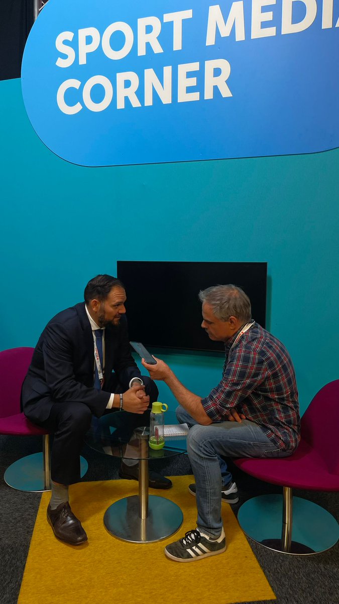 comoveragency's tweet photo. #ComOver en mode #Relationmédias avec @lequipe sur l'évènement #FutureOfSport @GSWParis 
🎙️Interview de @drewbrees et @pierretrochet à la suite de leur prise de parole #onstage sur la collaboration innovante entre la ligue @NFL et la fédération @IFAFMedia #interview #event 🏈 https://t.co/5qzhnrMdrV