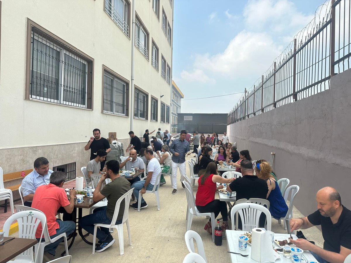 tmimarsinanmtal's tweet photo. Kıymetli öğretmenlerimize ne yapsak az. Emeklerinize Sağlık. Sizlerle Türkiye Yüzyılını inşa edeceğiz inşallah…
@tcmeb @Yusuf__Tekin @ahpehlivan53 @nznsener @MersinMEM @AdemKoca46 @kutlutekinbas @OguzhanTulucu @CiceYusuf @SelimOnay5 @toroslarmem https://t.co/aPzDWA6jPJ