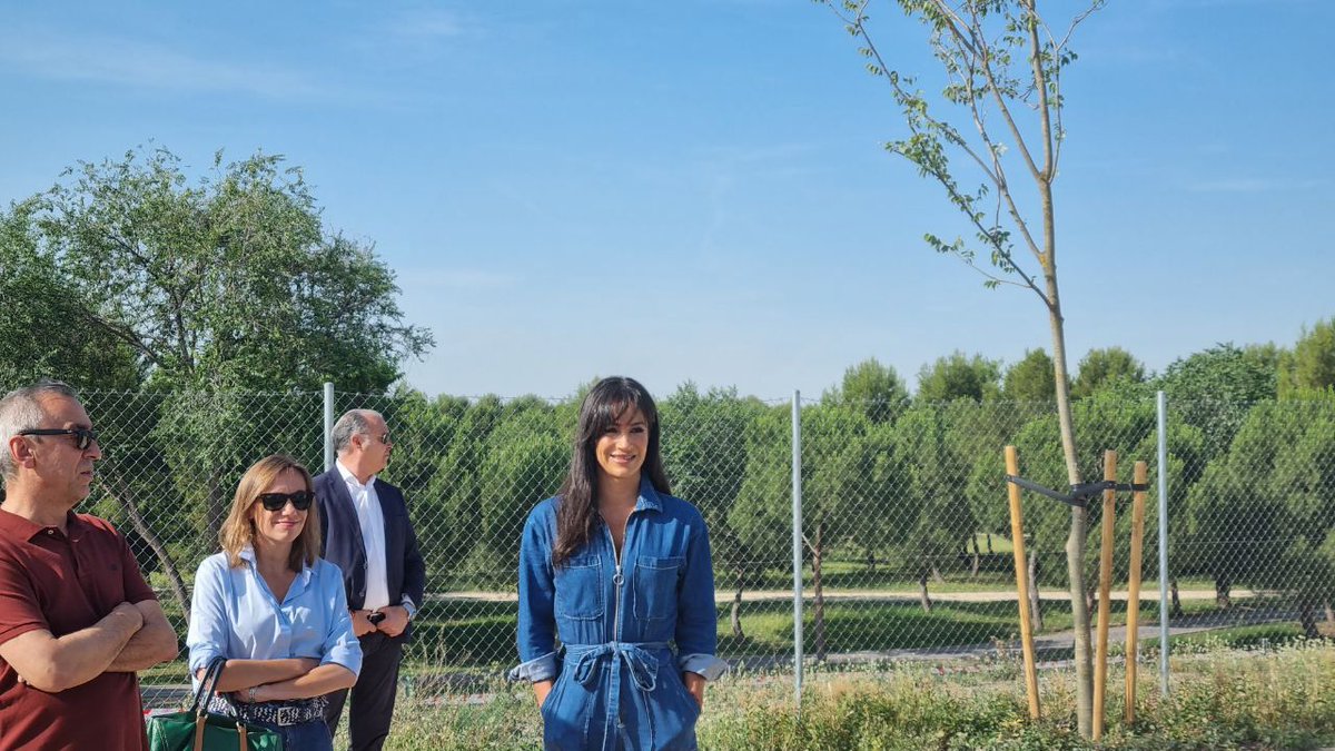 🌳 El #BosqueMetropolitano será seña de identidad de Madrid con ese gran cinturón verde que rodeará nuestra ciudad 👉 @begonavillacis ha visitado la pista de atletismo que hemos puesto en marcha dentro del mismo para disfrute de los madrileños