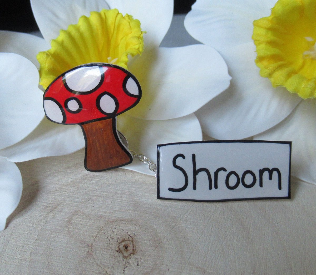 Shroomie pins are now live!! 🍄

Get one of these cute lil pin sets on my shop here 🌼: etsy.com/listing/148644…

#etsyshop #EtsySeller #mushrooms #EtsyHandmade #handmadepins
#pinbadges #etsysocial