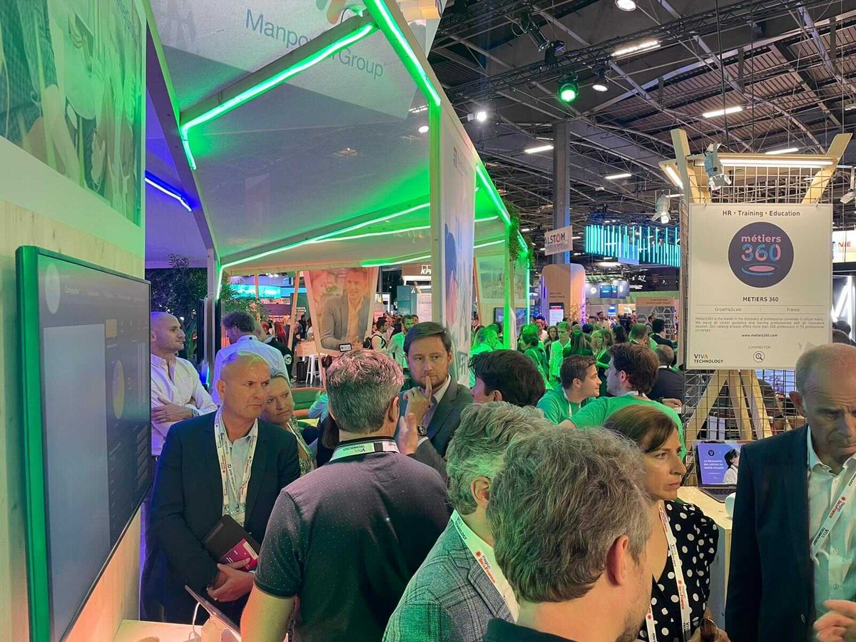 FranceTravail's tweet photo. En visite sur le stand @ManpowerGroupFR 📍

@paulbazin a fait le tour des innovations présentées par notre partenaire, notamment portées sur l'#IA 🚀

Une volonté commune claire : continuer d'innover pour l'emploi, en anticipant les besoins de demain 🤝 #AvecPôleEmploi #VivaTech https://t.co/fyhMMkQEyj