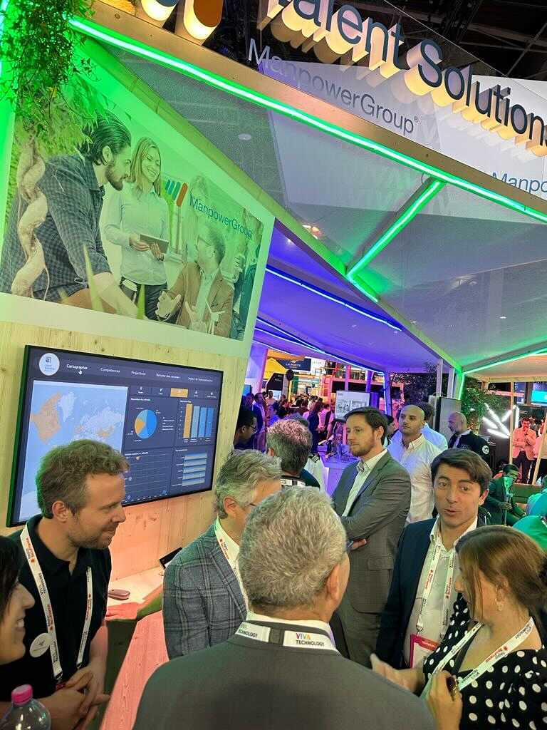 FranceTravail's tweet photo. En visite sur le stand @ManpowerGroupFR 📍

@paulbazin a fait le tour des innovations présentées par notre partenaire, notamment portées sur l'#IA 🚀

Une volonté commune claire : continuer d'innover pour l'emploi, en anticipant les besoins de demain 🤝 #AvecPôleEmploi #VivaTech https://t.co/fyhMMkQEyj