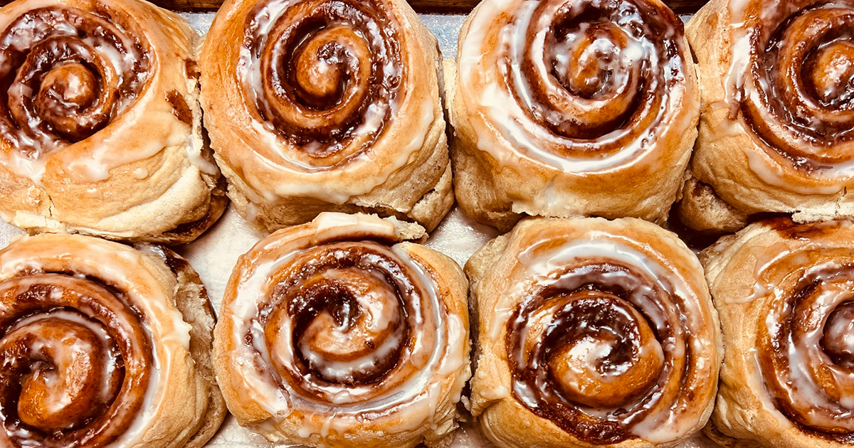 BreadsmithofWFB's tweet photo. Cinnamon Buns: The Sweetest Way to Say 'Happy Father's Day'! 👨‍👧‍👦 
Available June 16 and 17.

#HappyFathersDay #CinnamonBuns #SweetTreat #BreadsmithMKE https://t.co/GeOFeprii5