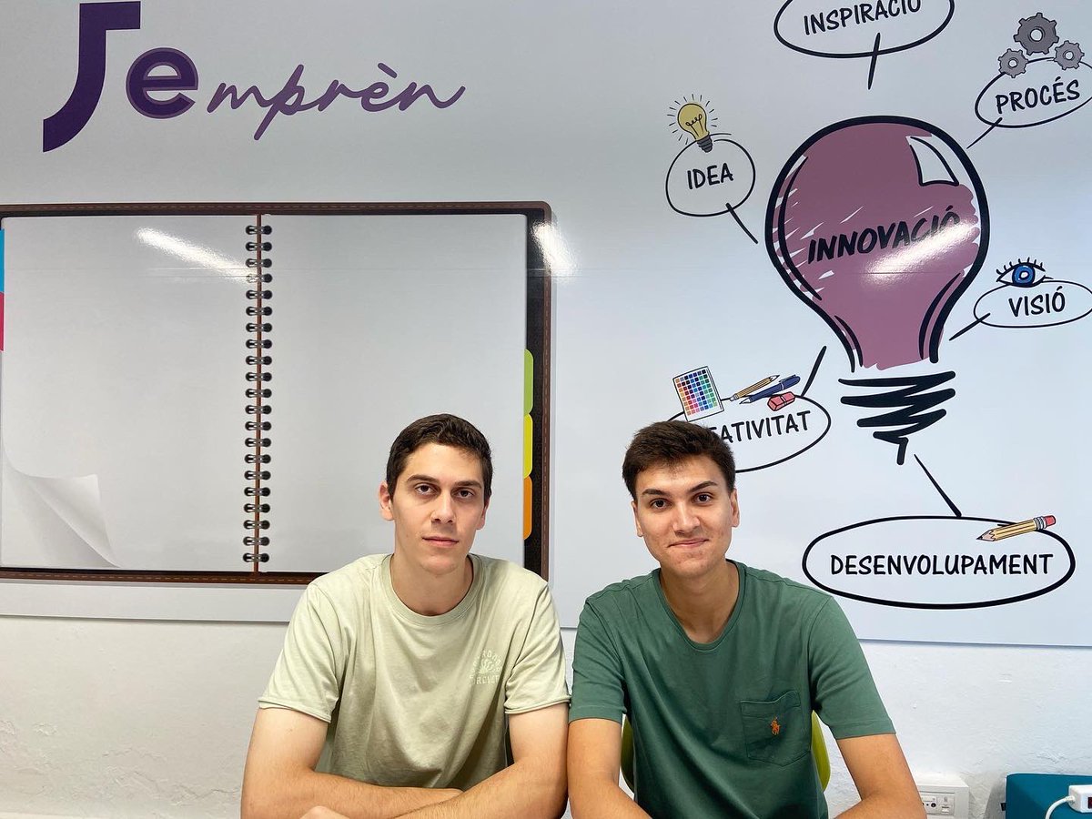 cifpjoantaix's tweet photo. 💡En Joan Toni és antic alumne del CFGS d'administració i finances del @cifpjoantaix i, juntament amb en Baltasar, ha acudit a l'aula d'emprenedoria del centre per desenvolupar un projecte emprenedor propi. 

#cifpjoantaix #emprenedoria https://t.co/0apSFqmkgm