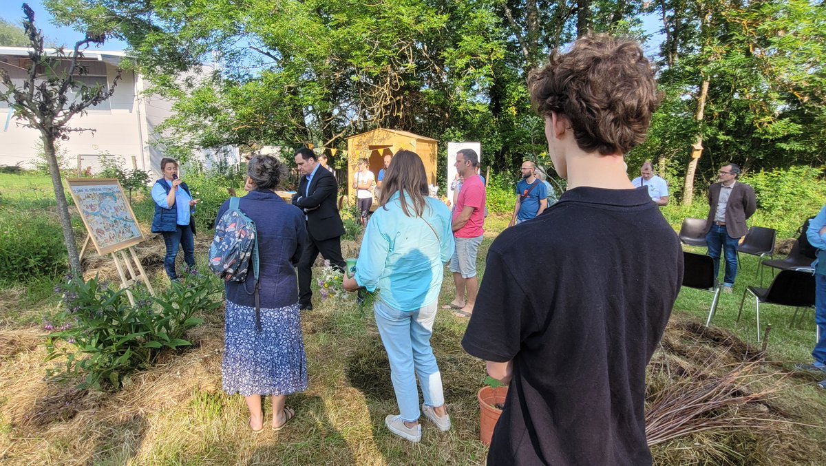 LeRoseau63's tweet photo. Le Roseau participe avec 12 autres projets au forum itinérant du #bec63 du @Departement63, accueilli à la forêt-jardin de Saint-Genest-Champanelle. Un riche bilan à mi-étape ! https://t.co/ZJEUMLMKiJ