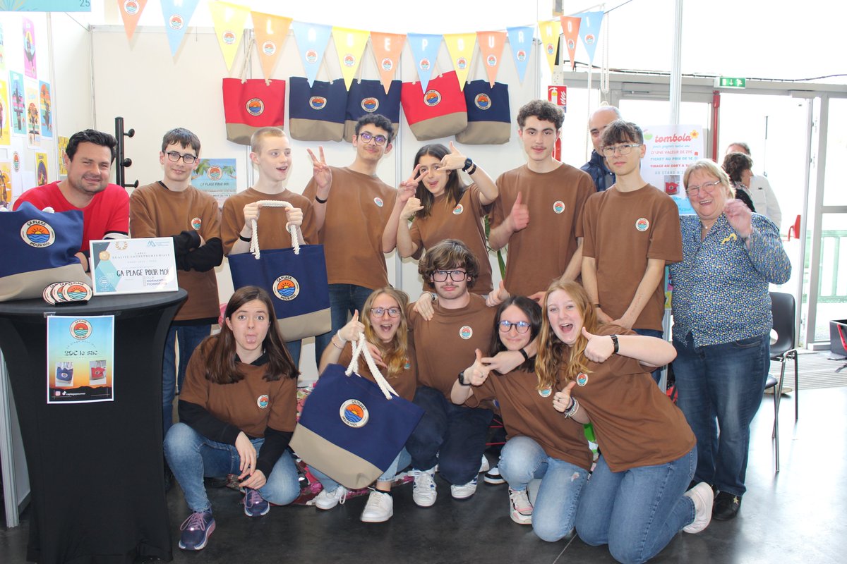 CurieBernay's tweet photo. Quand la Mini-entreprise fait son 📽️... cela donne envie !!!! Un énorme 👏 à tous les élèves et enseignants pour cette prestation.
Savoir se mettre en scène pour communiquer, un très beau pan de formation investi par nos Mini-Entrepreneur @MoncadaFra  
https://t.co/IoMXVw1jqk https://t.co/ulw2krO00N