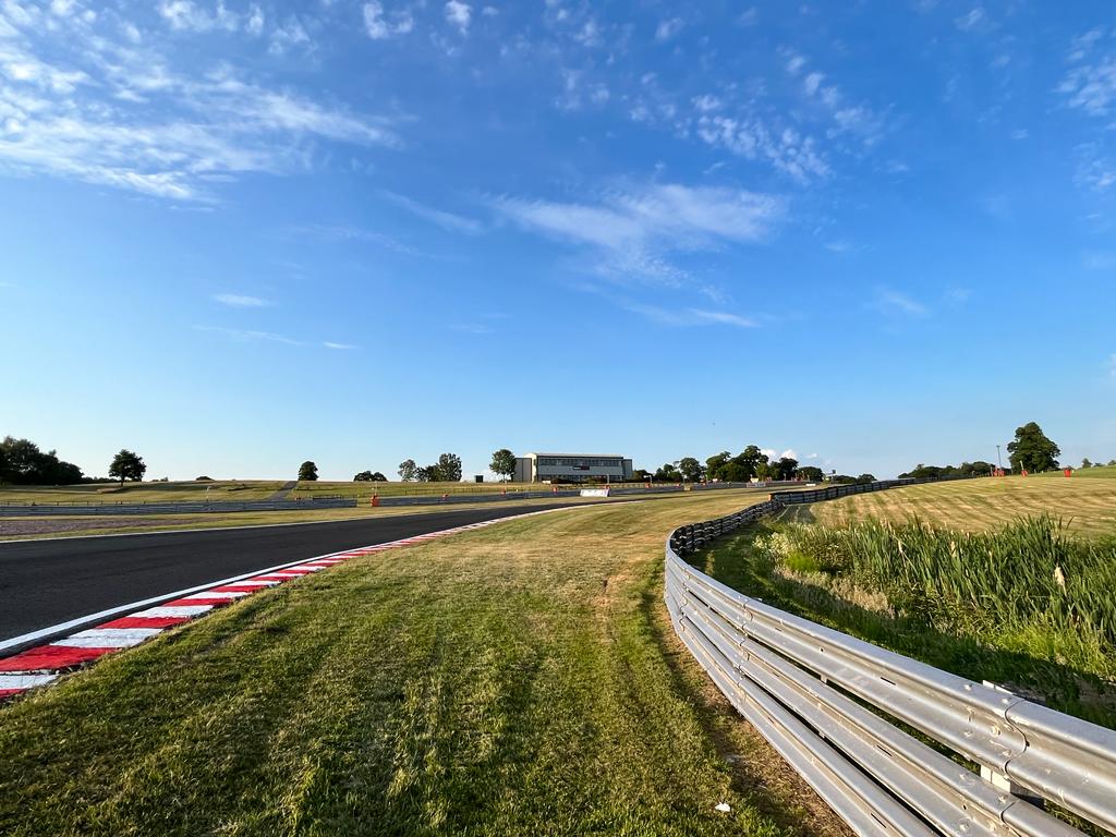 We are at Oulton Park! 😍

The #BTCC has arrived at the very sunny Cheshire circuit, ahead of the tin-top action beginning tomorrow 👏

Remember race day will be broadcast LIVE on ITV1 from 1200-1400 🤯

Coverage will then switch to ITV4 from 1400-1815 🔥