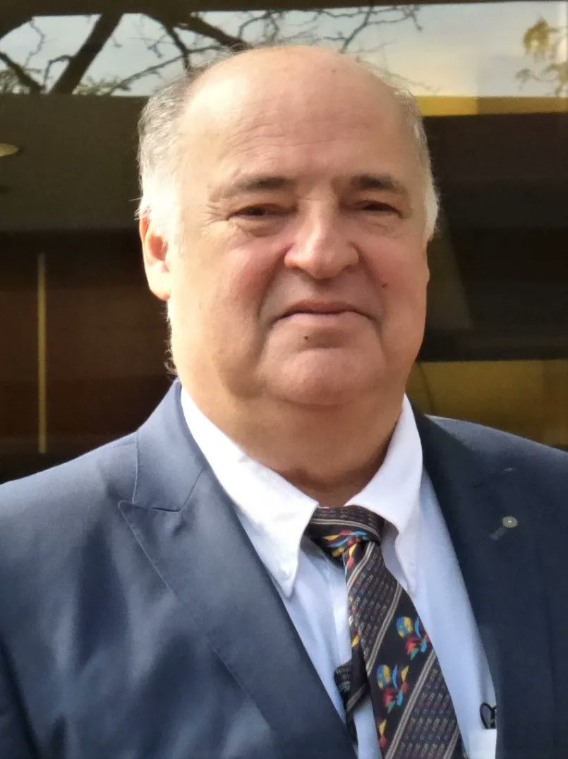 anatolium's tweet photo. Birame Coulibaly, qui a réceptionné 104 tonnes d'armes pour le compte de la Présidence du Sénégal en septembre, vient d'être formellement identifié. Adresse, téléphone, identité de ses parents, ses enfants...

Gaby Peretz et Marcel Zuckerman, ses donneurs d'ordre, également. https://t.co/N8ICjBaV4o