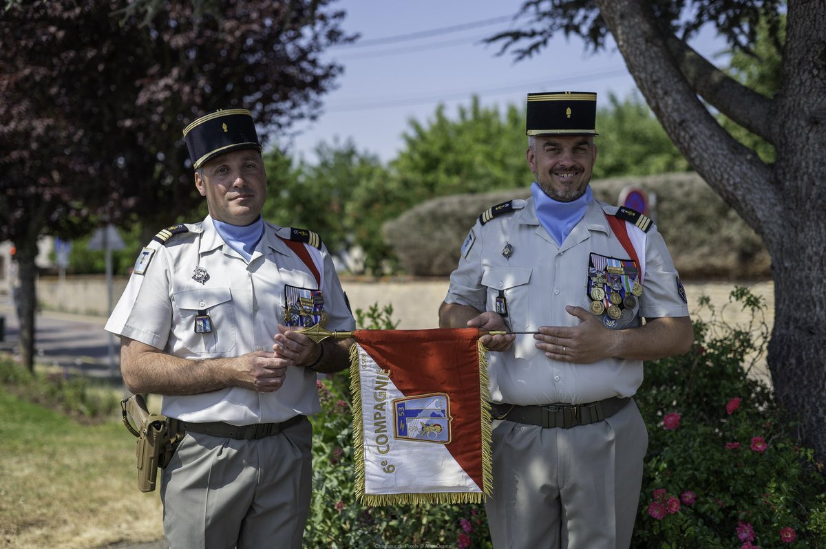 53eRT1's tweet image. [#Passcom]

Hier, le capitaine Julien a rendu son commandement après deux belles années à la tête de la 6e cie.

Bon vent a lui et félicitations au capitaine Frédéric qui prend sa suite !

#SoldatsDeLaNation #TradiMili #FiersDeNosSoldats 

@armeedeterre @armeeszne @COMSIC_FR