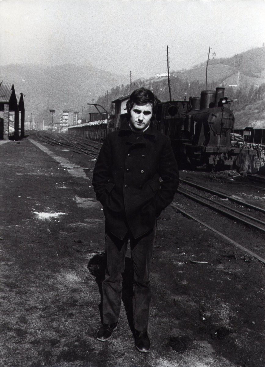 Mañana sábado a las 13:00 h estaré con todos los Mierenses en el parque Jovellanos para sumarme al recital en el que entonaremos temas con arraigo local como "Danza de San Xuan", siendo una voz más. Me hace mucha ilusión, nos vemos mañana.