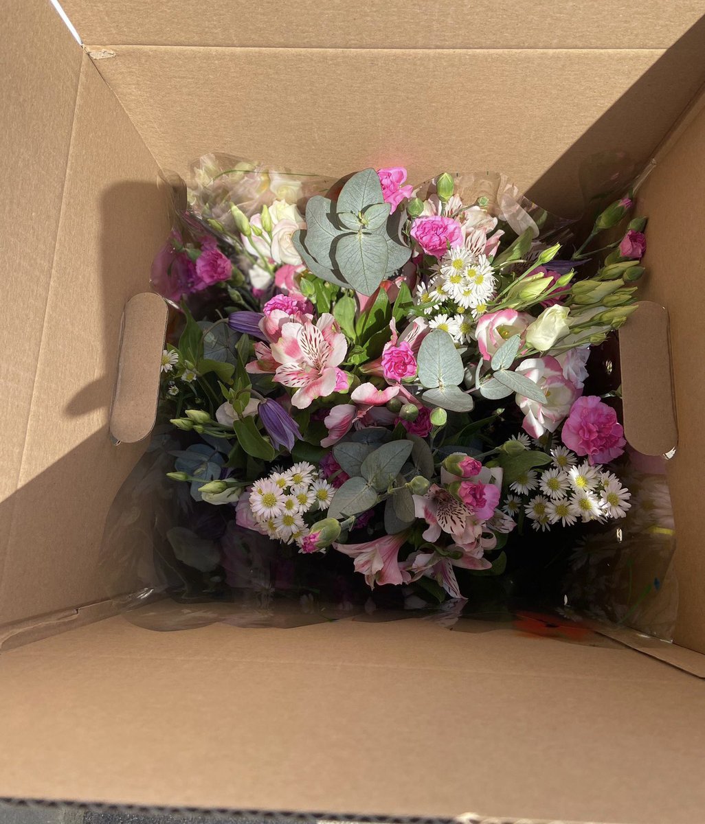 Did you know we can deliver our flowers to anywhere in the UK? 💐

#flowerdelivery #sendflowers #flowersbypost #bloomcartcolwall #colwall #malvern #malvernflorist #malvernhillshour