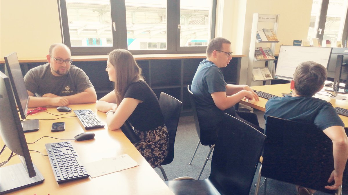 LyonWiki's tweet photo. L''équipe @lyonwiki 
a été invitée par les @ArchivesdeLyon pour la suite de l'édithaton  #Wikisource.
Avec de sympathiques contributeurs, nous avons réalisé la transcription d'un beau document de 1720. https://t.co/VG0eAYrASA