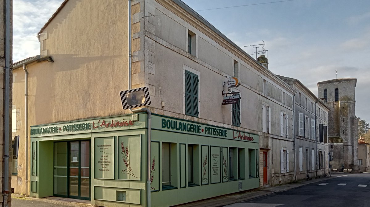 coulongesautize's tweet photo. #COMMERCE • Après 5 mois de fermeture, la boulangerie d' #Ardin rouvre le 19 juin #deuxsevres https://t.co/68oA6hJazn