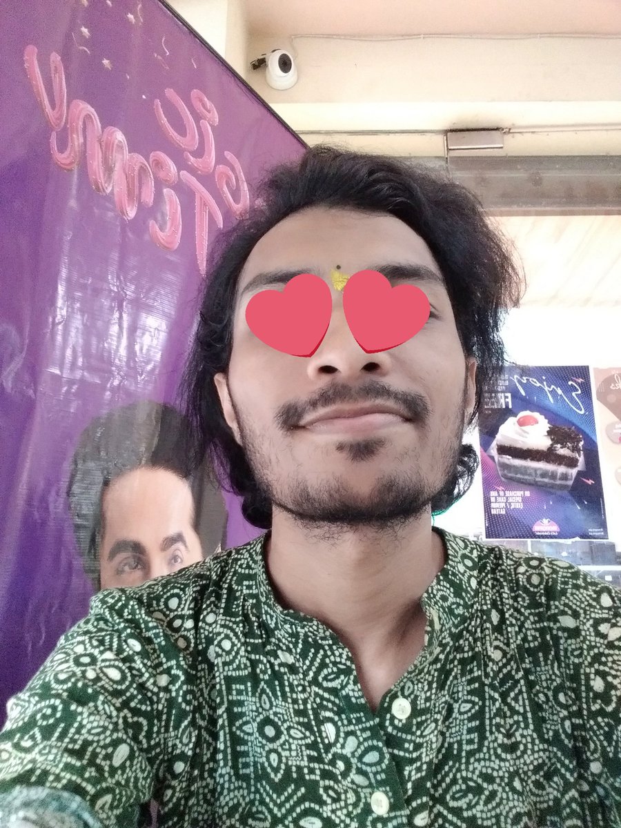 met this hijra person while on a stroll in panjim She blessed me and applied arisina on my forehead 🥺🥺 brought some joy to my otherwise shittyyy day