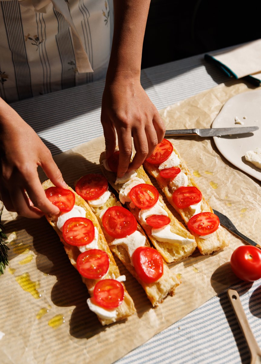 #zarahomerecipes BRUSCHETTA WITH TOMATO AND MOZZARELLA ON BAGUETTE. Discover this one and many more summer recipes at zarahome.com