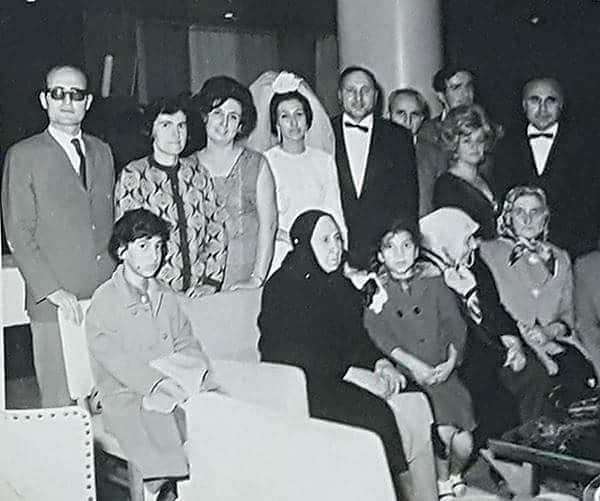Uzaktan_Gelen__'s tweet photo. Necmettin Erbakan'ın düğün fotoğrafı.

İlginç değil mi, o yıllarda daha türban keşfedilmemiş. https://t.co/cz5ECzEtUb