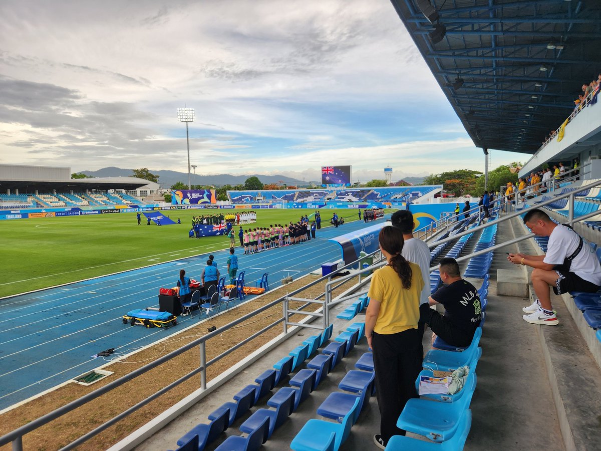 I'm at Chonburi Stadium in #Thailand for the #Joeys as they start their U17 @afcasiancup group against Saudi Arabia. A small group of Aussies in, a fairly even goalless start less than 20 minutes in. @PabloFootball is here too! @FootballAU #AFCU17AsianCup
