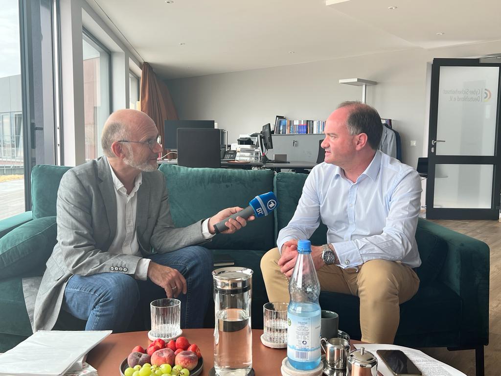 #Cybersicherheit wird im #Gesundheitswesen noch nicht ernst genug genommen. Im Gespräch von Nikolaus Nützel (ARD/BR) mit <a href="/hwduenn/">Hans-Wilhelm Dünn</a>  ging es zudem um Schutzbedarfe für #Kliniken &amp; #Arztpraxen sowie Herausforderungen für die #Patientensicherheit. Wir freuen uns auf den Beitrag!