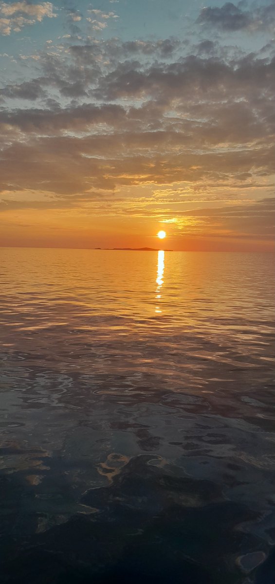 Not often I have time to appreciate the calm serenity on some of our summer sailings. Passing #FairIsle  last night was special. Reminded me so much of sunsets on beautiful <a href="/BarraIsland/">𝙄𝙨𝙡𝙚 𝙤𝙛 𝘽𝙖𝙧𝙧𝙖 🏴󠁧󠁢󠁳󠁣󠁴󠁿</a> before I moved to the mainland. #LifeAtSea #Memories #HappyPlace