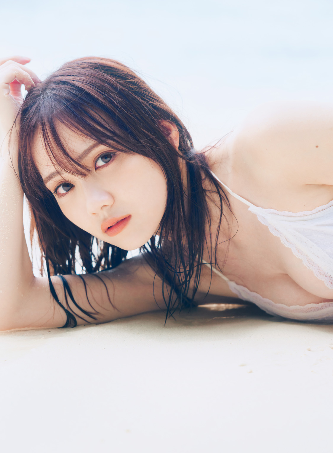乃木坂46 田村真佑1st写真集『恋に落ちた瞬間』【公式】発売中
