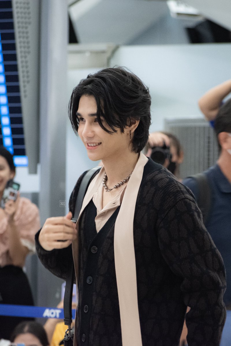 _pjsaturns's tweet photo. ขอให้วันนี้เป็นอีกวันที่โอกาสวิ่งเข้ามาหาพี่เจฟเยอะๆ ยิ้มเยอะๆ และมีความสุขเหมือนทุกวันนะคะ รอชมแล้วคนเก่งของนุ💖
#ValentinoNarratives
#ValentinoxJeffSendOff
✧ @jeffsatur | #JeffSatur ✧
#pj_ourney https://t.co/AGnhwoxF6W