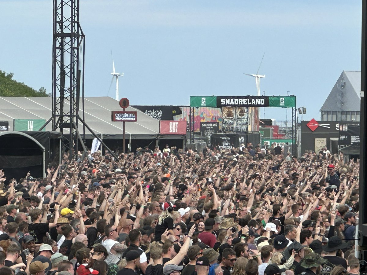 arobert's tweet image. Fan-shot clip of @OffiLIFEOFAGONY tearin it up at @COPENHELL youtu.be/ZhasKJ14TPc #lifeofagony #copenhell