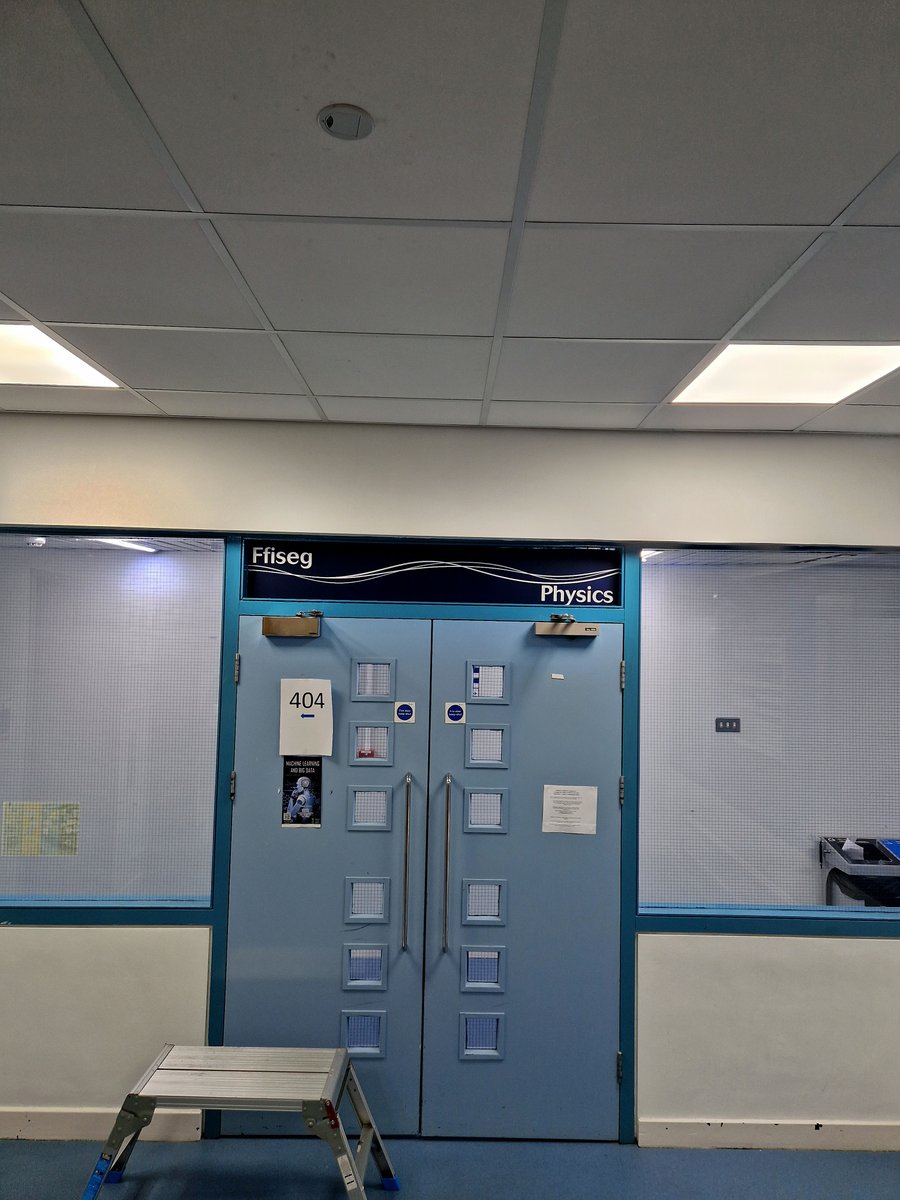 SxSwansea's tweet image. A collection of window and door graphics produced and fitted for various departments in @swanseauni by the team last week!

#directionalsignage #wayfinding #internalsignage #windowgraphics #doorgraphics #vinyloftheday #signmaker #signagesolutions