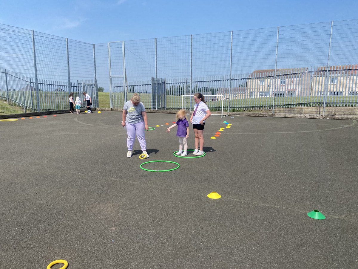 MrsFarrell21's tweet photo. This week p6 got to meet their new P1 buddies for August. They set up games in the MUGA for them and showed excellent leadership skills throughout the afternoon. The new p1’s loved it!! @HareleeshillPS #itsSLC https://t.co/sXTi0t6PZ2