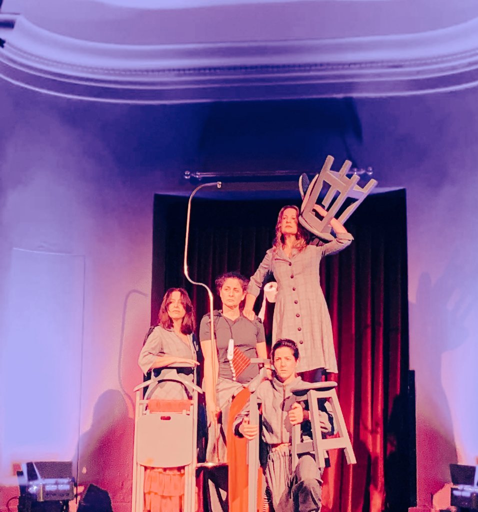 CristinaValeraz's tweet photo. Ayer tarde de teatro en el  @ateneodemadrid  @LasNinasdeCadiz  y su #ElVientoEsSalvaje . Impresionante obra e Impresionante interpretación. Duro drama con humor e ironía de una cuarteta gaditana.
Un Premio Max es poco para tanto Arte!
Cada vez me gusta más este @ateneodemadrid ❤️ https://t.co/E7hNhYjk7o