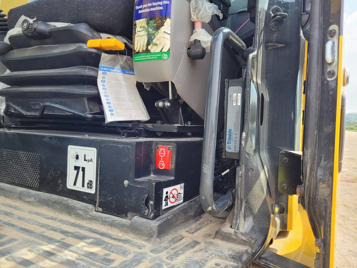 hitechniques's tweet image. Beautiful couple of days in Foynes this week fitting #Unicontrol3D system for Niaron on their new Komatsu228.

#machinecontrol #excavator