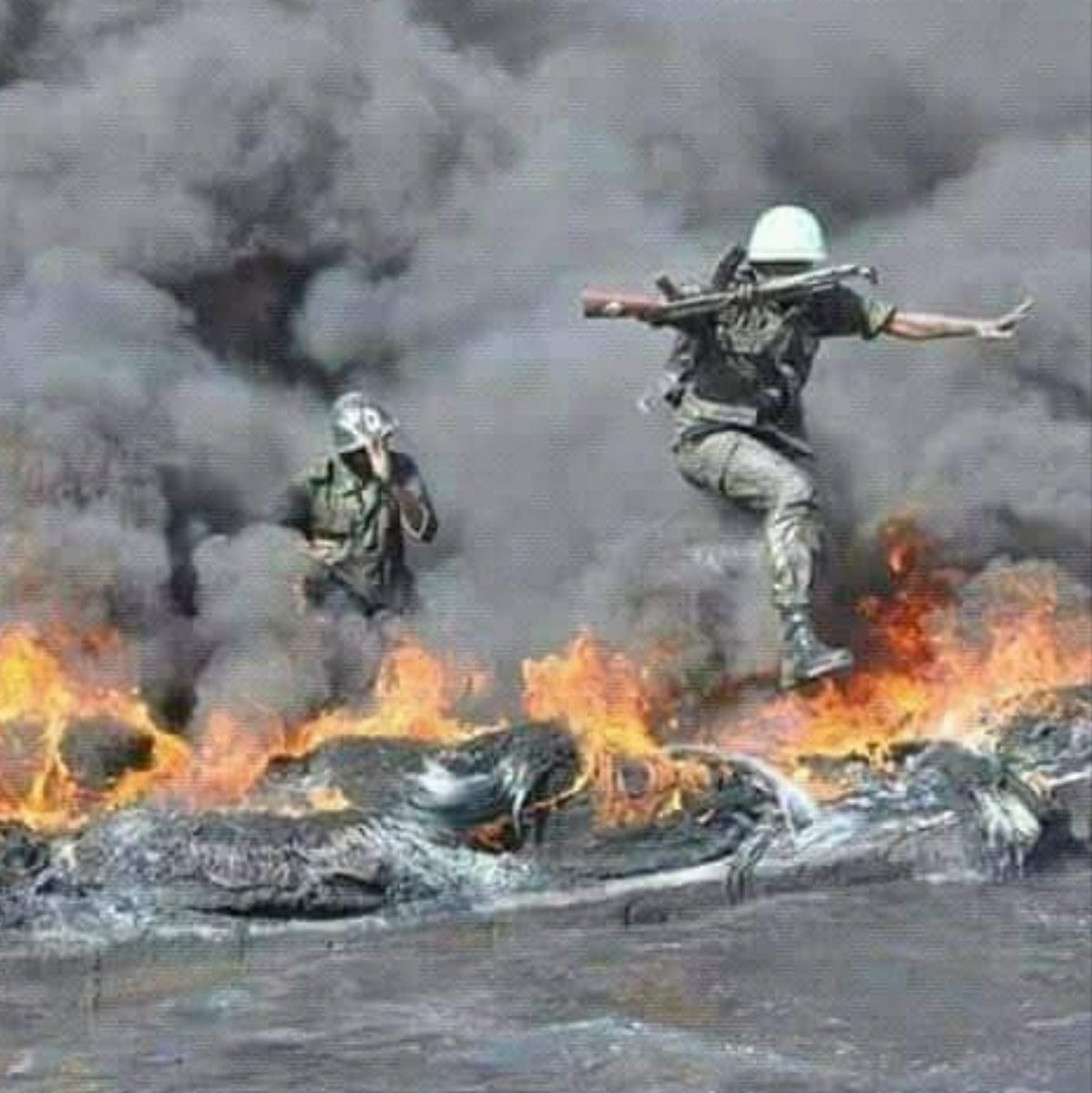 تمكن #الجيش_السوداني من تحويل الدعم السريع من مهدد #عسكري موحد  , لظاهرة #أمنية  بفضل إلتزامه بمنهجيات العقيدة العسكرية ولثقة قادته بأنها افضل طريقة لإدارة المعركة ولعدم إنجرارهم وراء محاولات سحبهم  لإنتشار ومواجهات عشوائية لا يمكن التحكم فيها
فيما يلي جرد للأحداث الموضحة ذلك ..