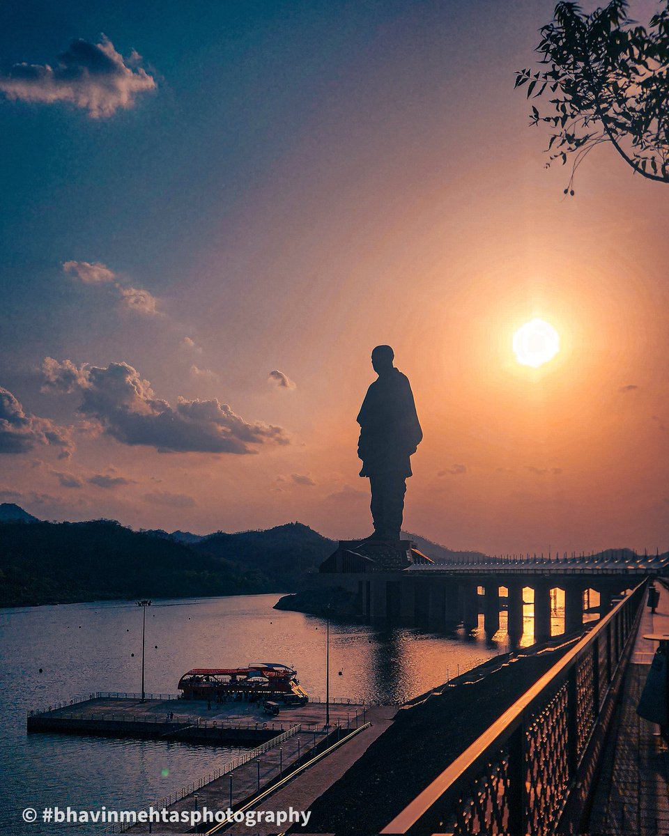 Sardar Standing Tall
#statueofunity #statue #gujarattourism #gujarat #unity #incredibleindia #photooftheday #photography #pier #mountains #clouds #india #indiatourism #tallest #narmada #river #water #mobilephotography #mobilephotographer #samsungs22ultra #bhavinmehtasphotography