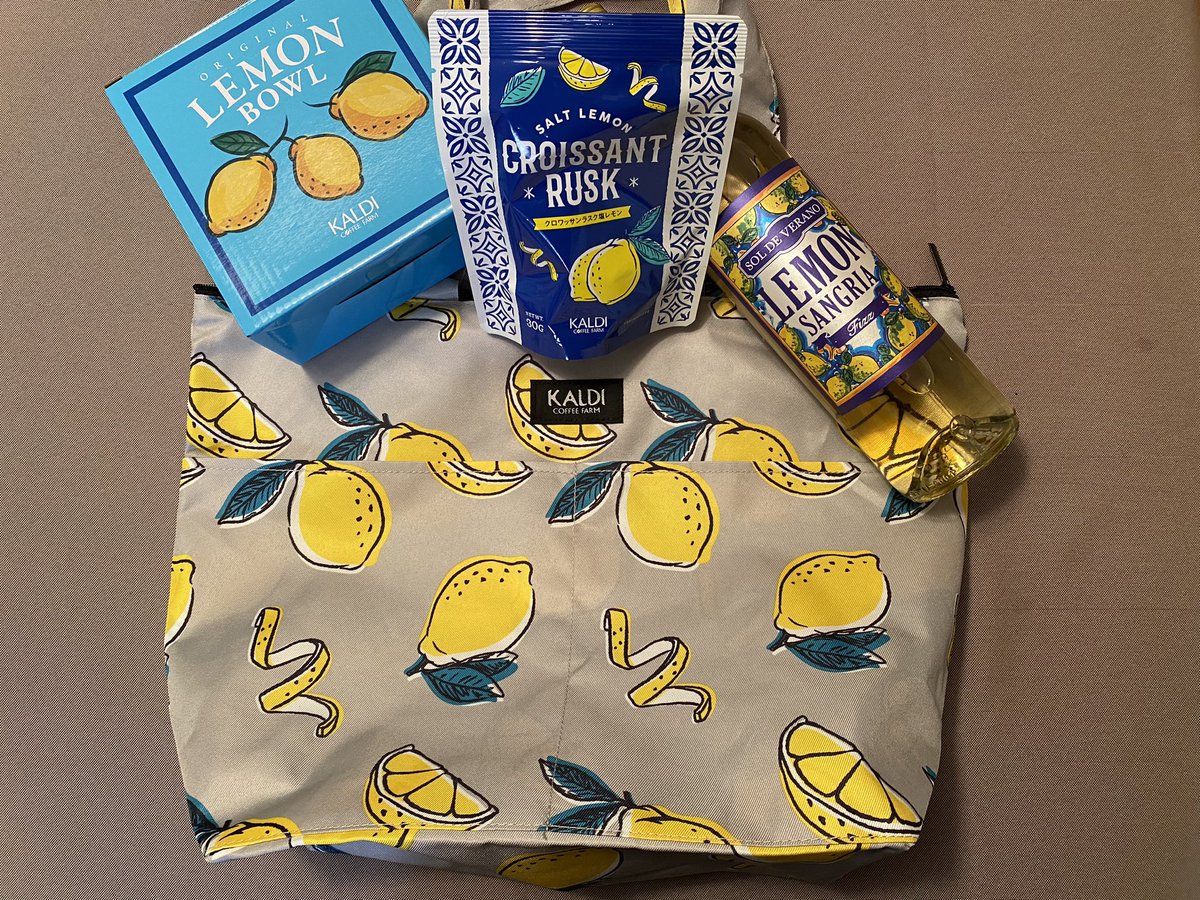 TVXQ_1712fl's tweet photo. ライムはないけど、🍋バッグ✨
本日発売✨
まってたー
#KALD
#レモンバッグ https://t.co/c0IoiNyvcl