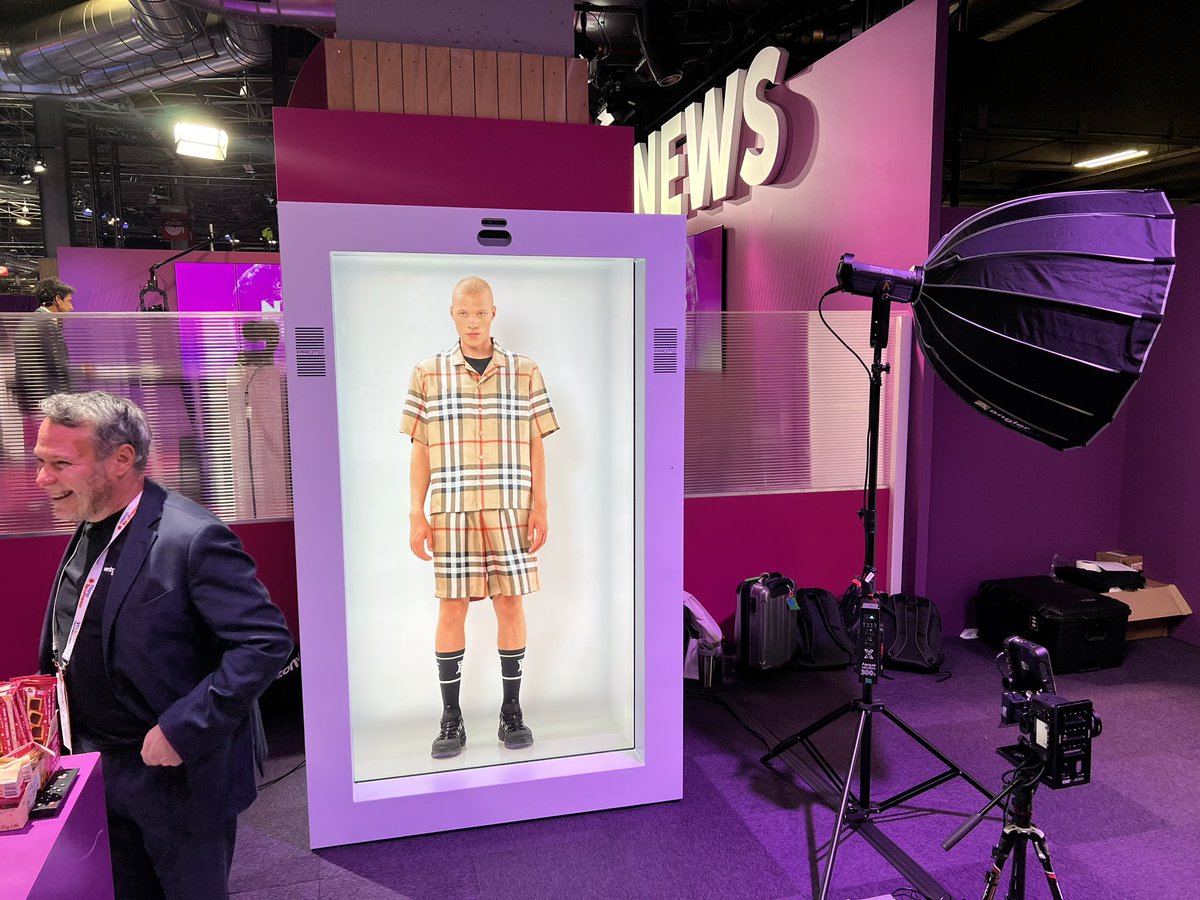 #CustomerExperience : proposez un parcours d’achat inoubliable et une expérience unique pour vos clients !! 🛍️

Commande, livraison, essayage… de nombreuses innovations sont présentées sur VivaTech pour révolutionner ces pratiques. 

👉 Découvrez les solutions à intégrer à votre