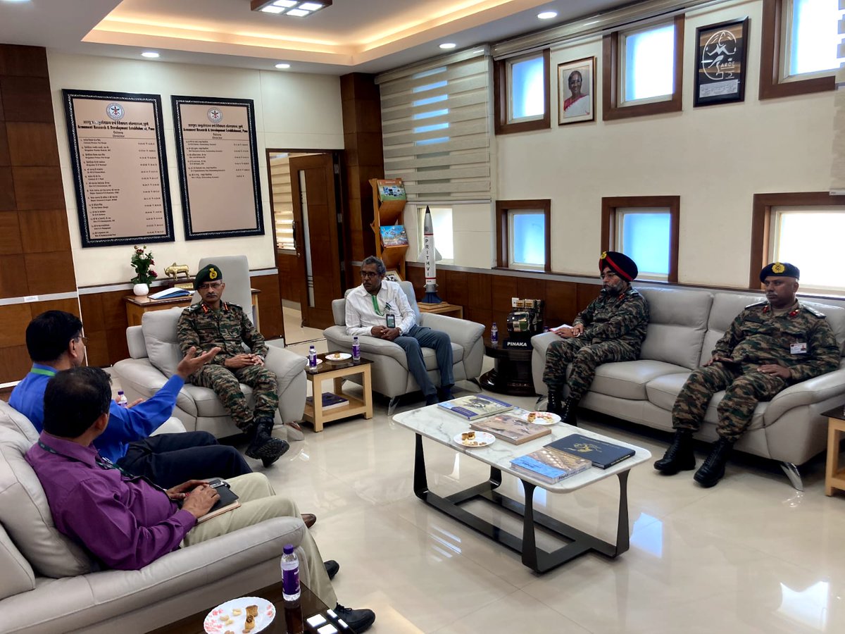 Lt Gen MV Suchindra Kumar #VCOAS visited various Defence Industries and Research Laboratories at #Pune & was briefed on ongoing defence related projects. #VCOAS appreciated the efforts of various stakeholders and exhorted them to work towards more indigenous solutions for…