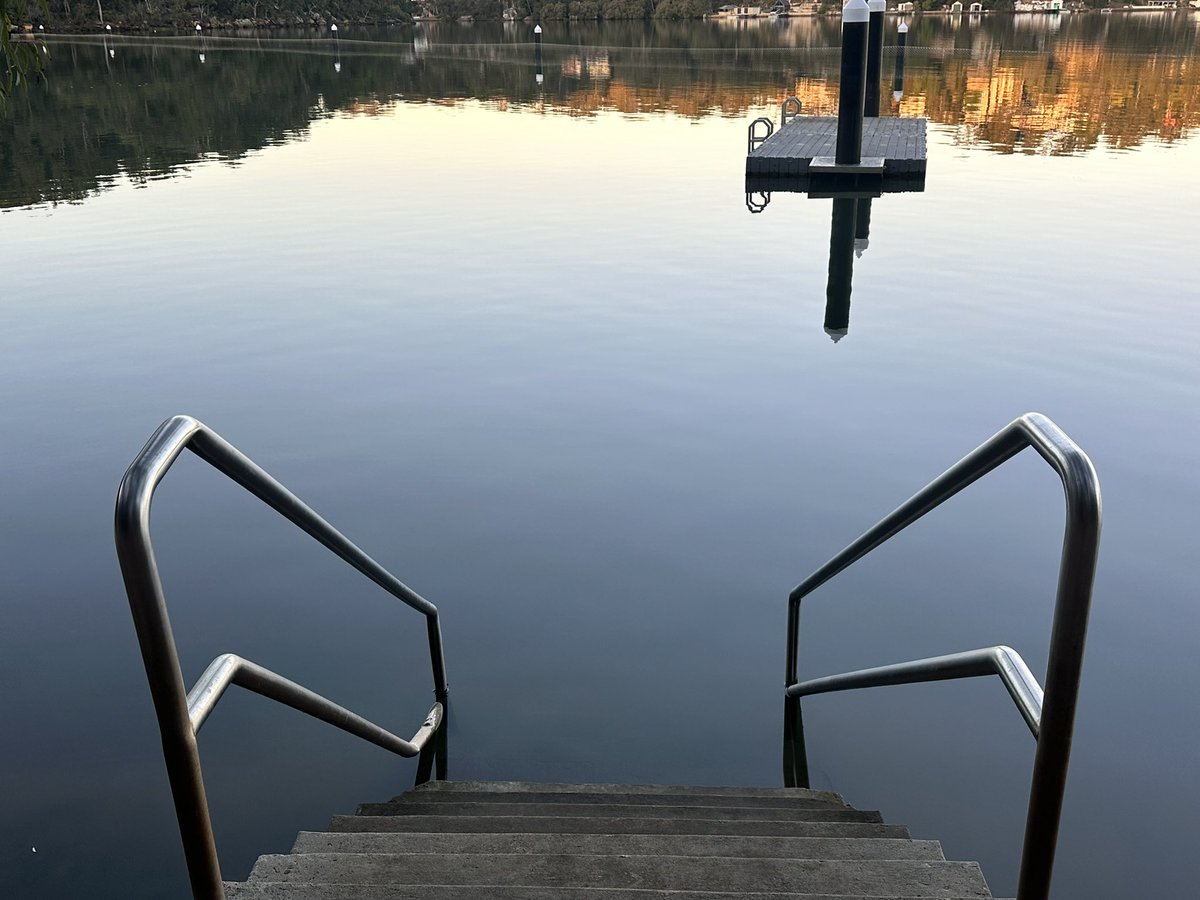colster's tweet photo. Undiscovered #Sydney. Don’t ask why, but I ended up at Oatley Park at golden hour. #photography https://t.co/UyBF2W9pG8