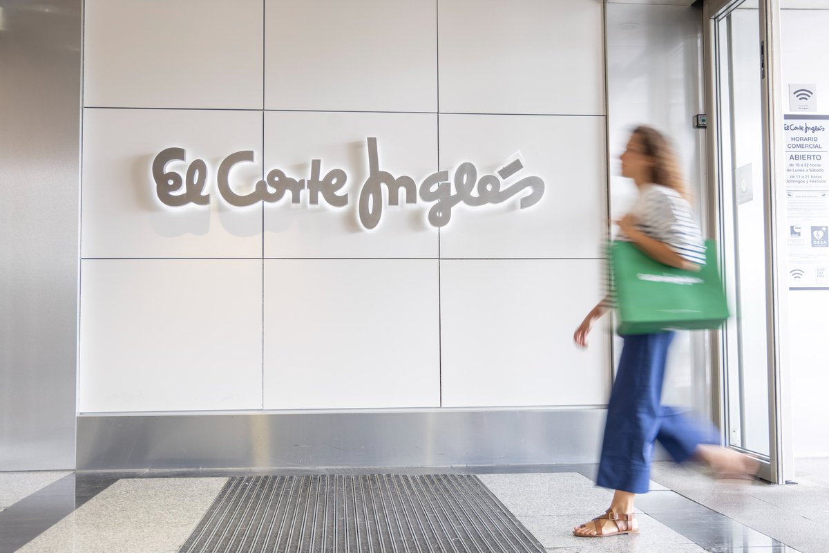 elcorteingles's tweet photo. El Grupo El Corte Inglés supera los 15.327 millones de euros de volumen total de ingresos en 2022, un 22,5% más. El EBITDA alcanza los 951 millones gracias a la evolución positiva del negocio, con una mejora de la rentabilidad. https://t.co/7njAKTD7i5