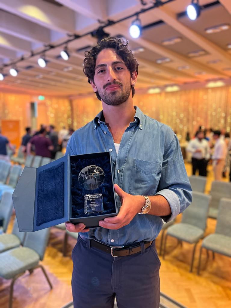 From nearly 100 entries, from 26 different countries,  we are pleased to announce the winners of the first International Geospatial Innovation Awards! Thanks to our judges and entrants for taking part 🏆

 Find out who won here: ow.ly/gAl450OQgkI