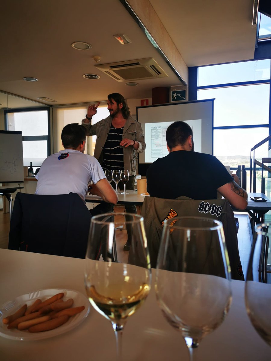 enoturismEDU's tweet photo. 🍷Curs de Presentació de vins i begudes impartit pel sommelier @BrunoTannino✨
Un curs amb l'objectiu de conèixer i presentar els vins de DO Terra Alta, amb el tast i la comparació amb altres vins de fora del territori 🌍
Curs subvencionat pel Consorci de la @fpo_continua https://t.co/JFrz3Ot0vF