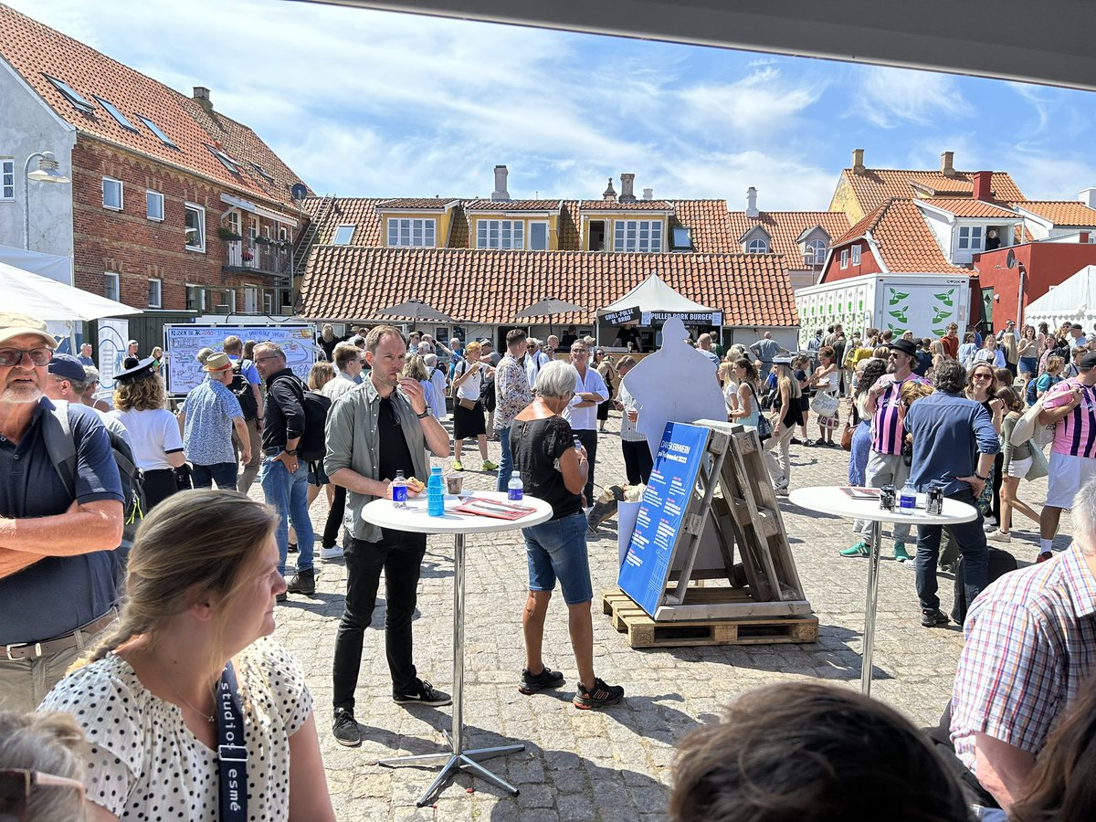 Grønne årsrapporter: <a href="/LoneStrm1/">Lone Strøm</a>: “Vi skal sikre holistisk syn på rapportering, så det handler om andet og mere end compliance. Der skal også fokus på risiko og væsentlighed => brug for tid til grundig og gennemarbejdet implementering” #FM23 @FSRdk <a href="/DanskErhverv/">Dansk Erhverv</a> <a href="/KlyngeC/">Casper Klynge</a>