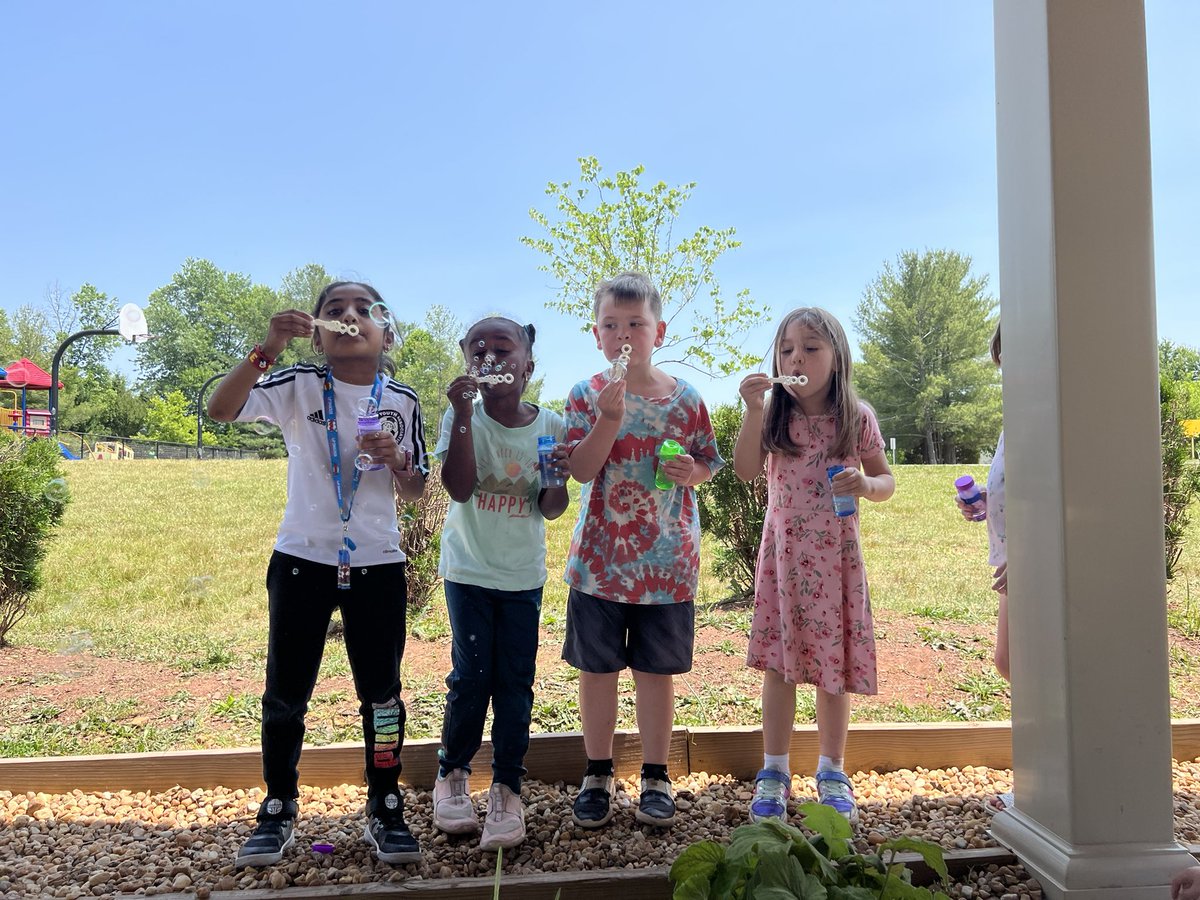 Icee’s, bubbles and sunshine!  We had a great end of the year party!