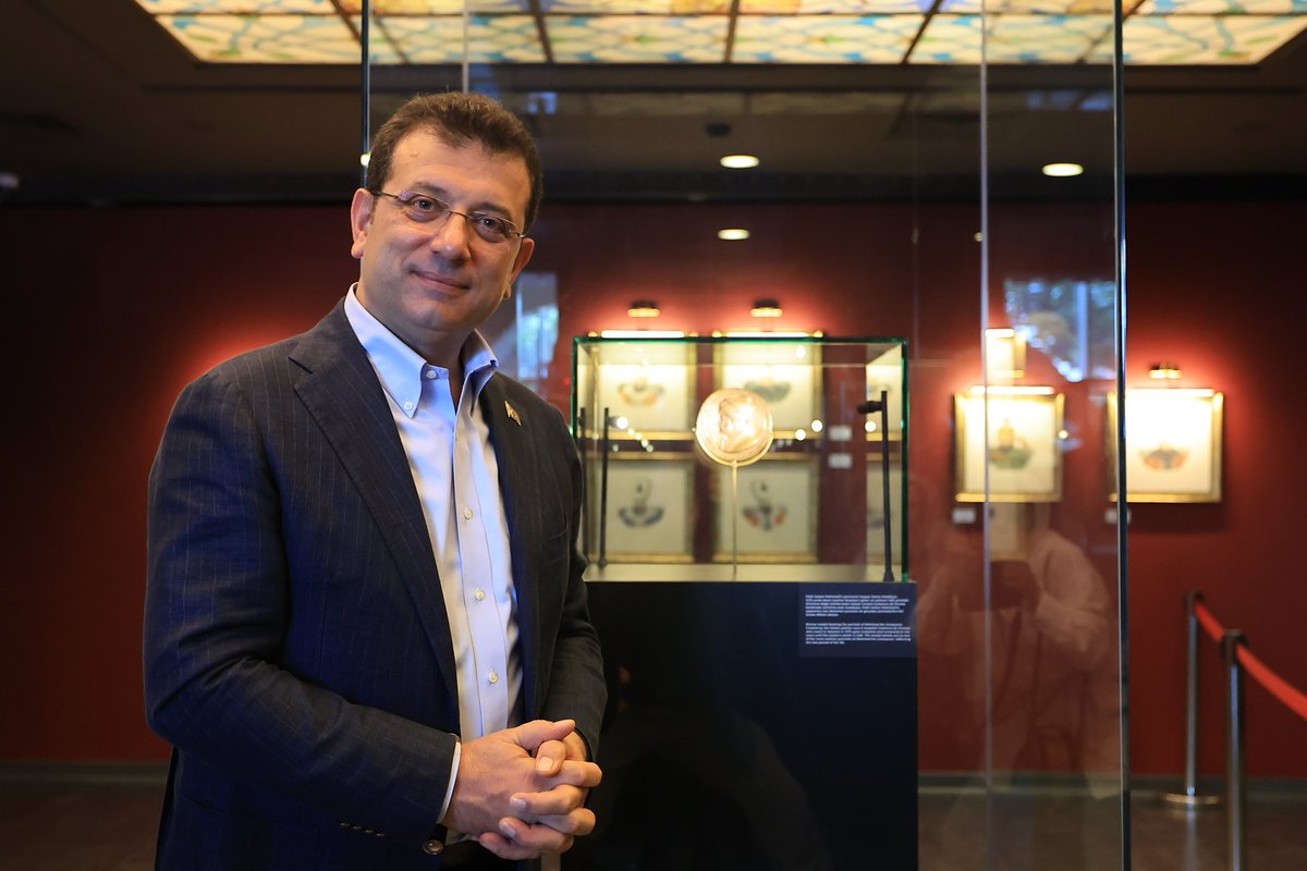 ekrem_imamoglu's tweet photo. İstanbul’a kazandırdığımız bu nadide eseri mutlaka görün. 

Costanzo da Ferrara tarafından 1481'de yapılan Fatih Sultan Mehmed'in bronz madalya portresini Panaroma 1453 Müzemizde sergilemeye başladık. Herkesi bu müzede fetihi ve Fatih’i daha yakından tanımaya davet ediyorum. https://t.co/JspdECFBhH