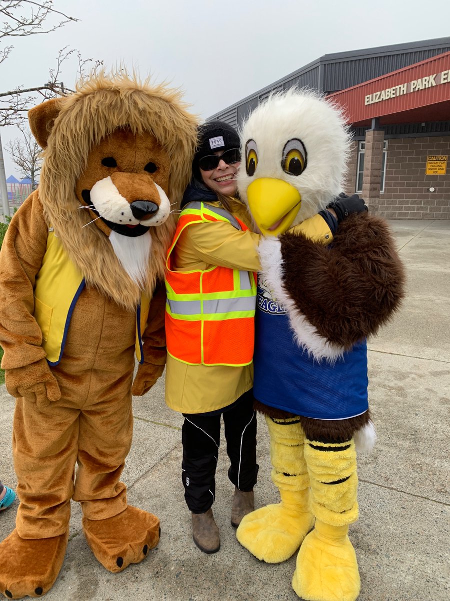 Oh the excitement today with our visitors @ElizabethParkEl on the last Friday of the school year! 🎉
@howsewinsor_epe