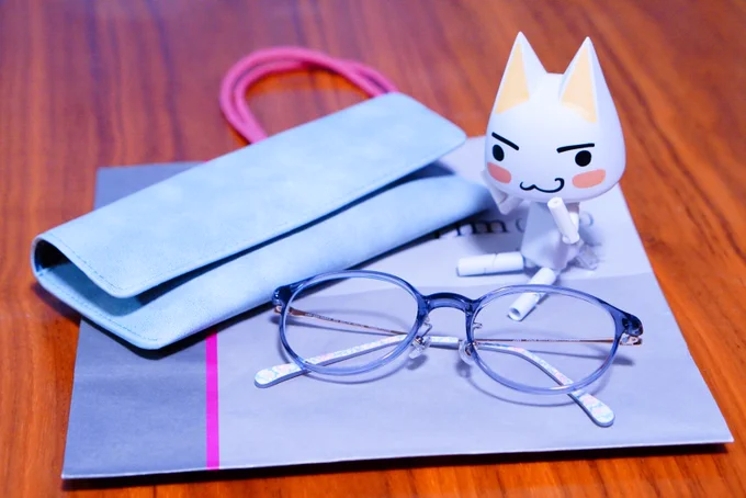 数年ぶりにメガネを新しくしました。フレームの色が可愛いすぎて可愛い! #どこでもいっしょ