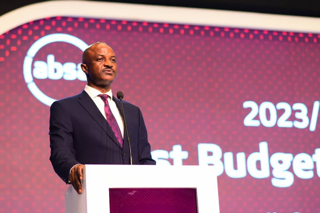 FatwesTv's tweet photo. "Uganda is difficult to tax. Most people are farmers. And the farmers don't want to tax themselves. Agriculture's contribution to GDP is going to 25.6% but it's only contributing 1% of the tax revenue." - @mofpedU PS/ST @rggoobi
#AbsaPostBudgetForum
#AbsaUgBudget2023 @FatwesTv https://t.co/F5Cmf3Apj5