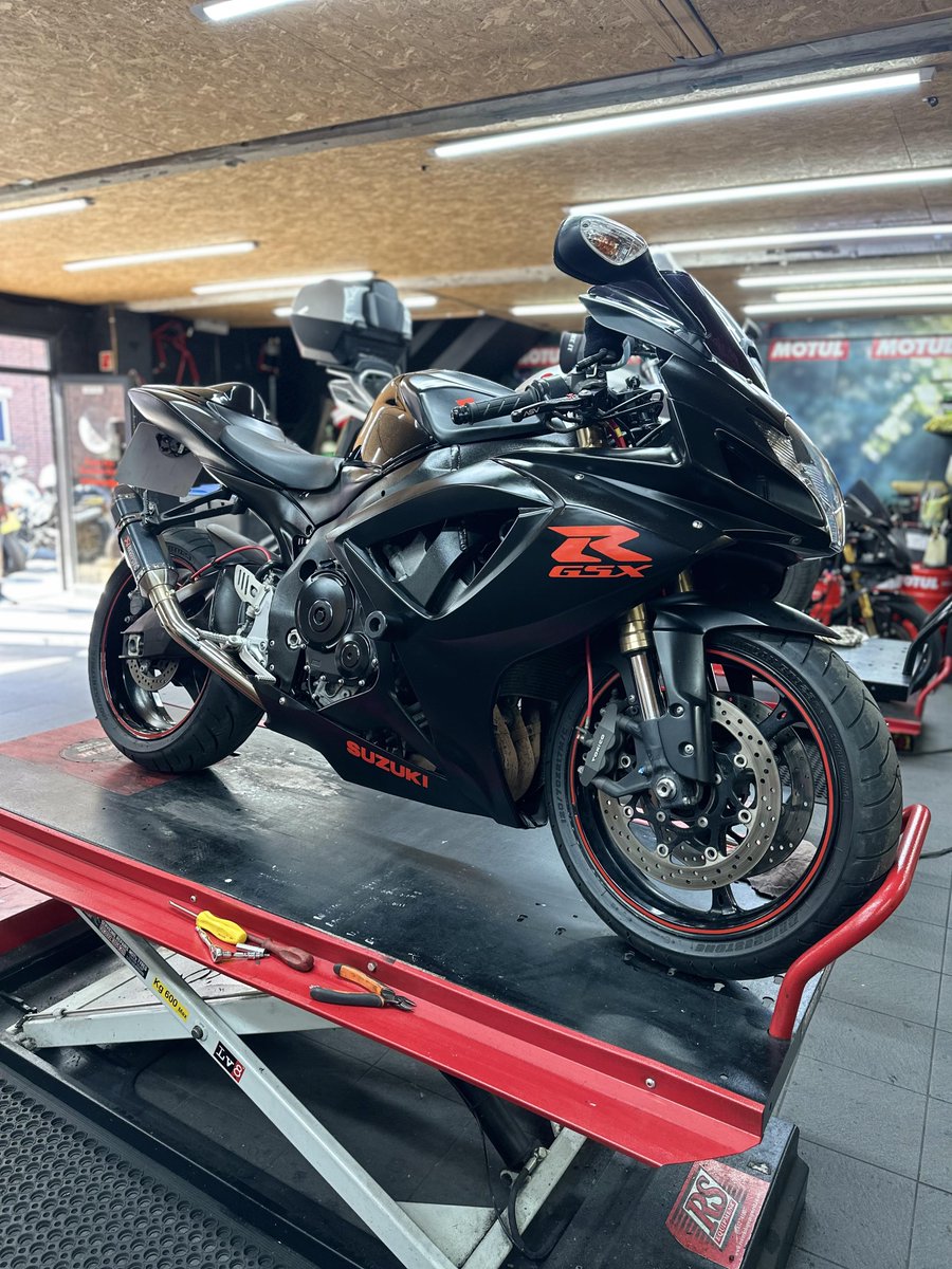 DMC_Motorcycles's tweet photo. A little snippet into the Suzuki GSXR full service JC Guns has taken care of for Mick.
#doncastermotorcycles #doncasterisgreat #jcguns #doncaster #motorcycle #motorcycles #motorcycleworkshop #suzuki #suzukigsxr #gsxr https://t.co/nZd9b5UXfX