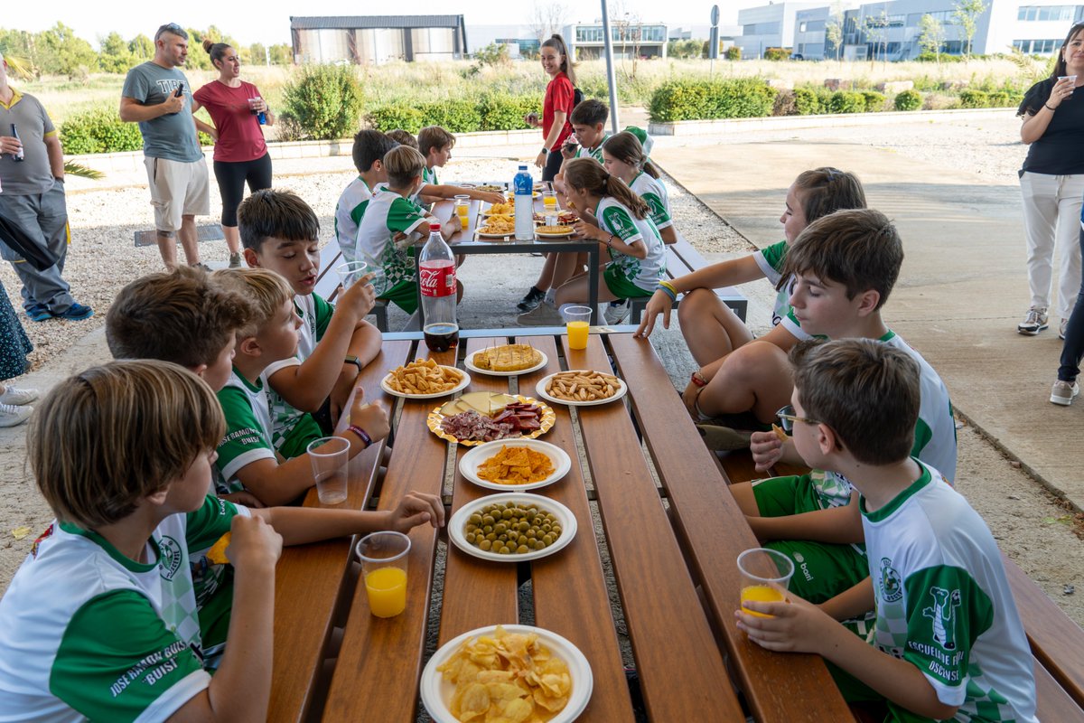 📸 | Las chicas y chicos del equipo Alevín C hicieron una visita a su patrocinador Podoactiva ( <a href="/Podoactiva/">Podoactiva</a> ). Los jugadores pasaron una tarde divertida con la visita a sus instalaciones y la posterior merendola. 

¡Muchas gracias por ser parte de la familia EFO! 

#AupaEFO ⬜🟩